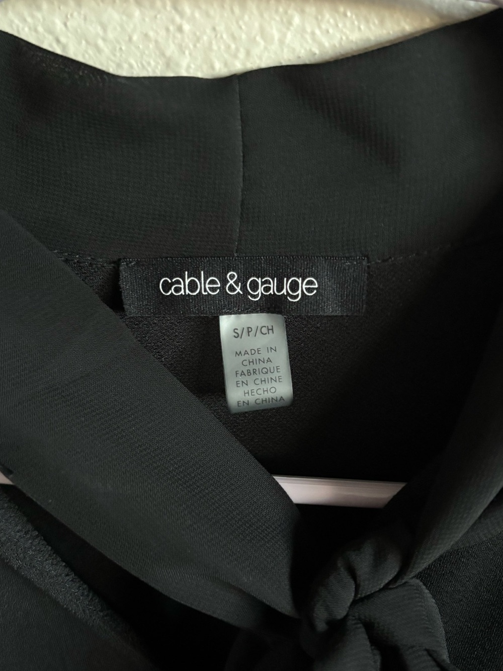 Cable & Gauge Flutter Sleeve Tie Neck Short Sleeve Blouse Black S Feminine Top - Picture 3 of 5